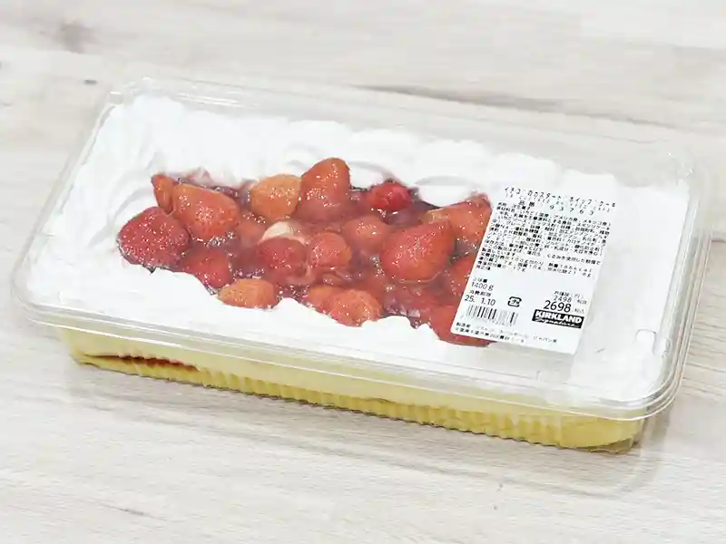 イチゴのカスタードホイップケーキ